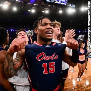 March Madness: Florida Atlantic stuns Tennessee on dramatic first day of Sweet 16 action
