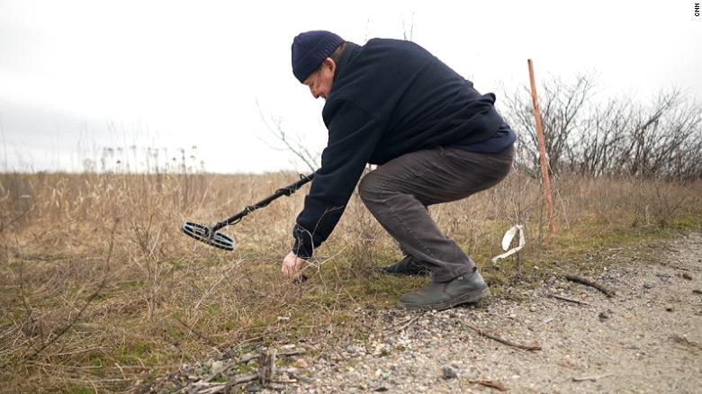 Ukrainian farmers use hands to dig out landmines meant to destroy tanks 