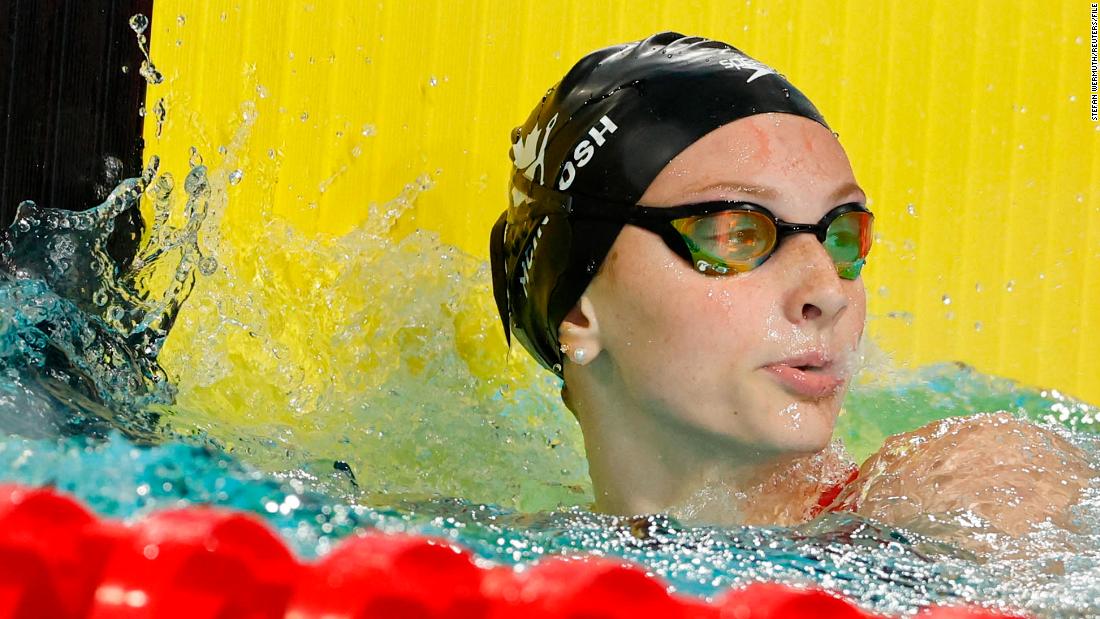 Canadian teenager smashes 400m freestyle swimming world record