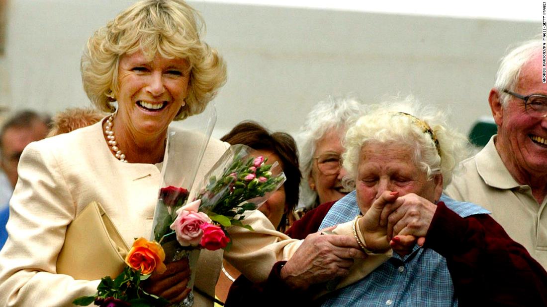 Dorothy Edwards kisses Camilla&#39;s hand as she attends the Sandringham Flower Show in England in 2003.