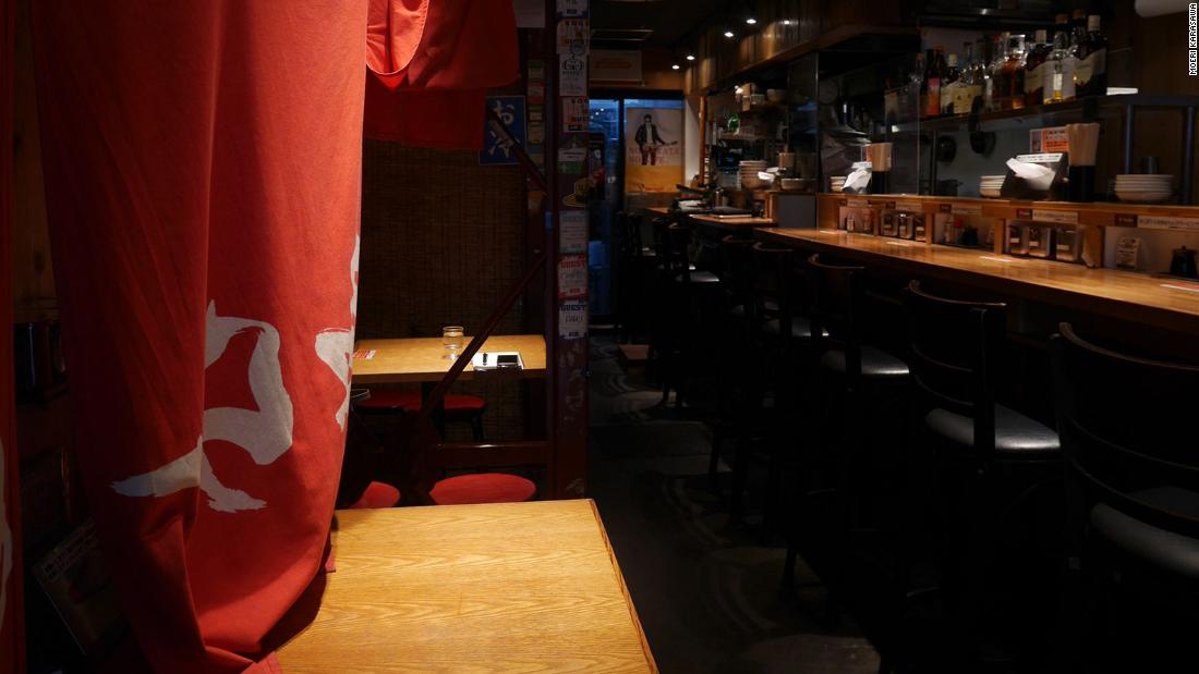 Tokyo ramen shop bans customers from using their phones while eating