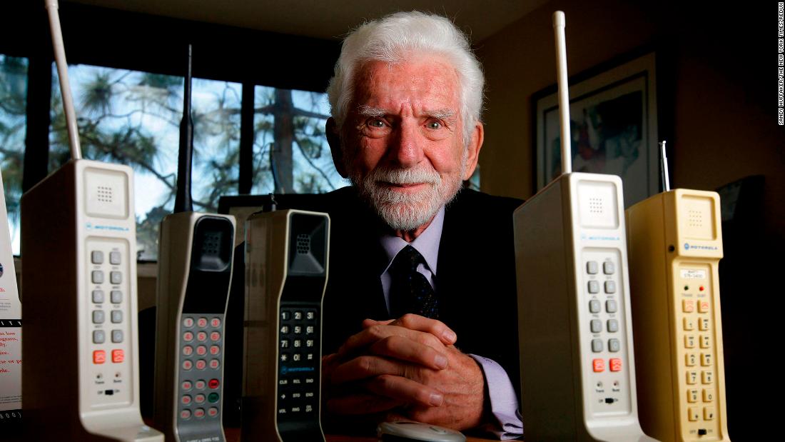 50 évvel ezelőtt ő kezdeményezte az első telefonhívást