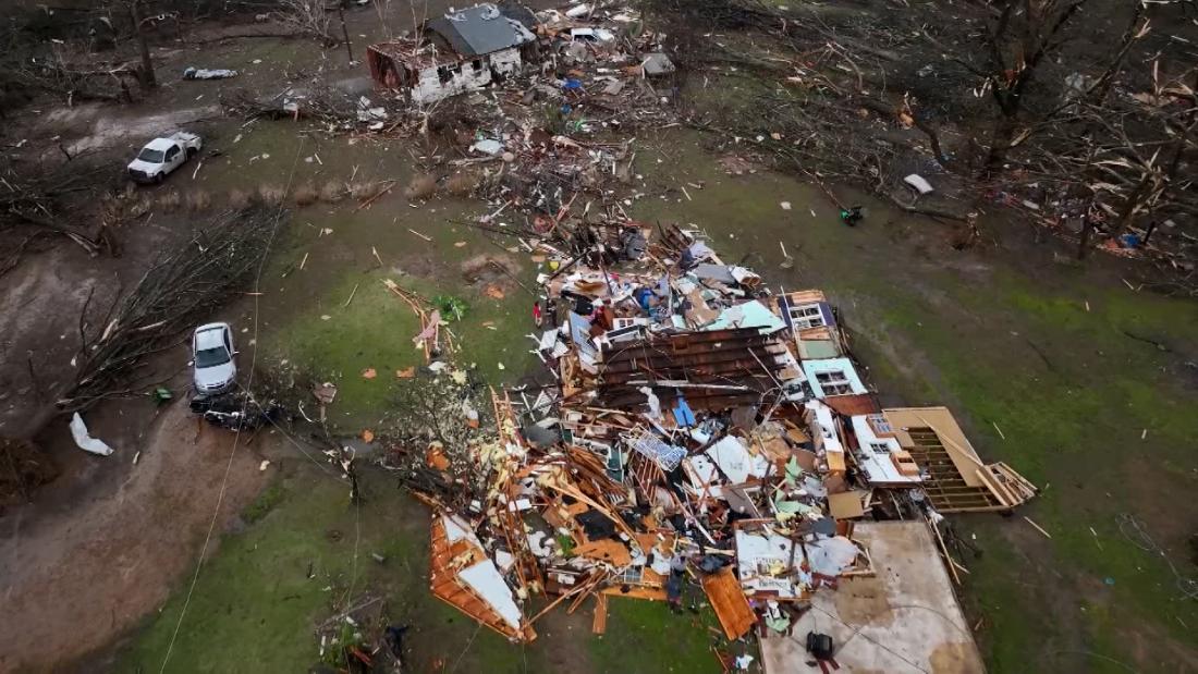 Impactantes imágenes de dron: destrucción tras paso de un tornado en ...