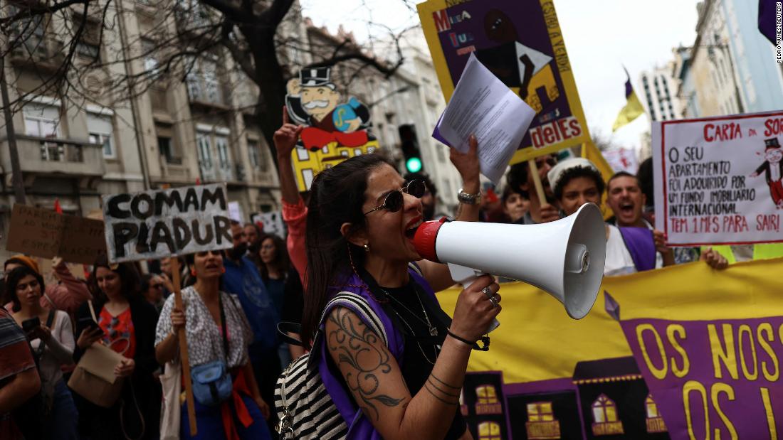 Milhares em Portugal protestam contra ‘enorme’ crise imobiliária