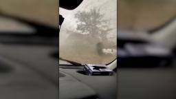 Tonton: Lelaki menunggang puting beliung di dalam van di Arkansas