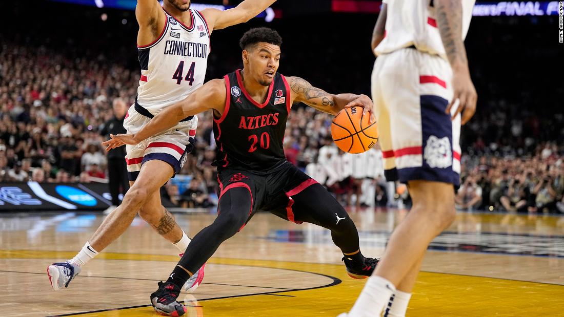 San Diego State&#39;s Matt Bradley is defended by Jackson. In the first half, San Diego State went more than 11 minutes without scoring a field goal.