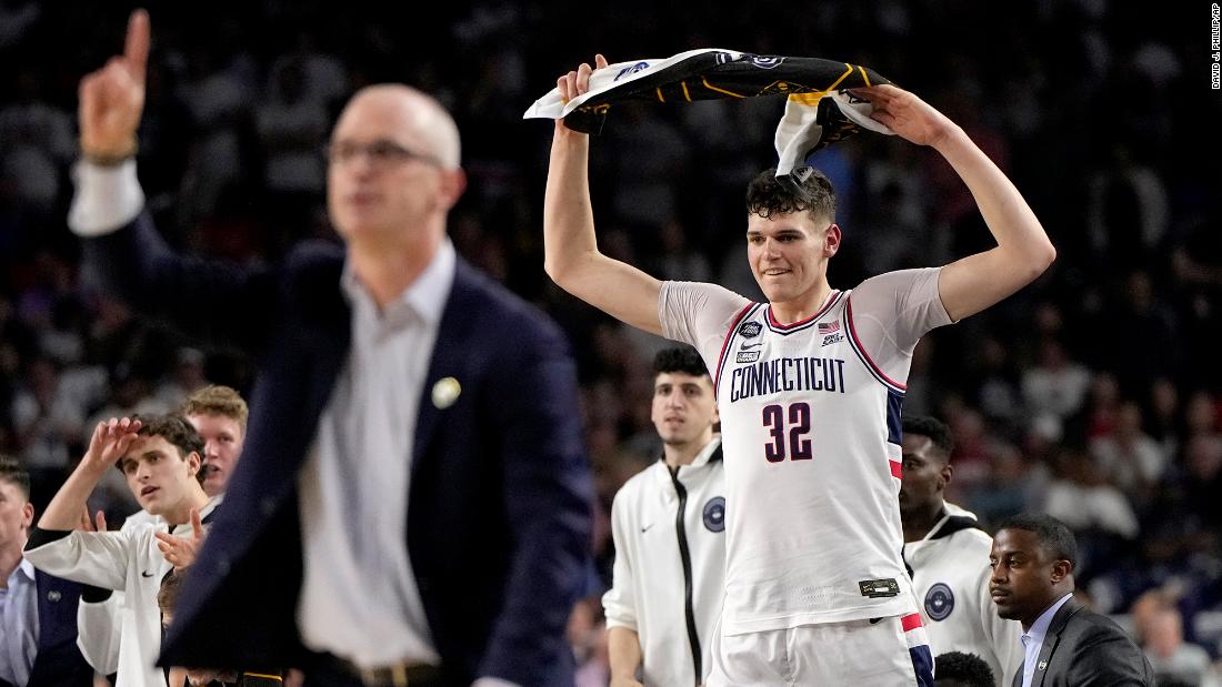 UConn&#39;s Donovan Clingan watches the game during the second half.