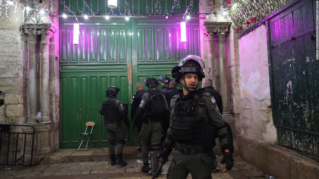 Israeli police storm al-Aqsa mosque for the second time on Wednesday