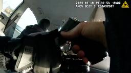 Video: Rakaman bodycam menunjukkan detik sebelum menembak maut remaja di dalam kereta yang sedang bergerak