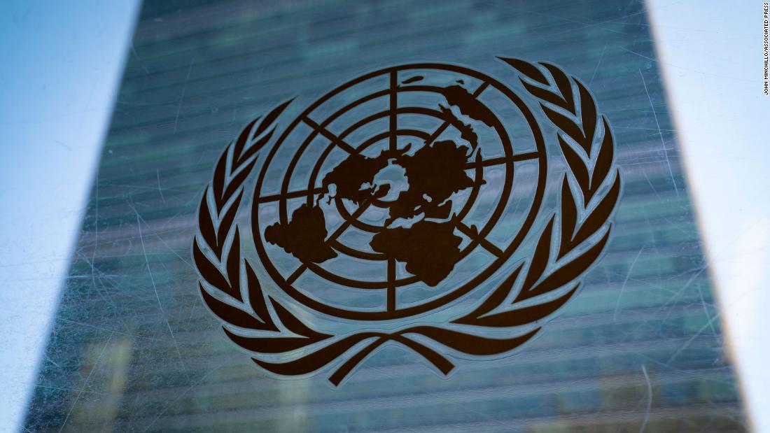 El personal afgano de la ONU se queda en casa en solidaridad después de que los talibanes prohibieran el personal femenino