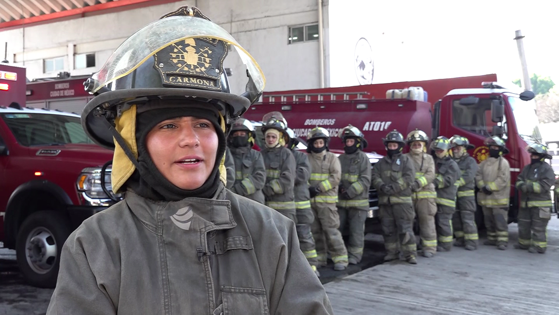 Mujeres Entrenan Para Liderar El Cuerpo De Bomberos De La Ciudad De ...