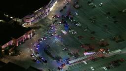 Sekurang-kurangnya 3 orang ditembak semasa konfrontasi di medan selera pusat beli-belah di Delaware, kata polis