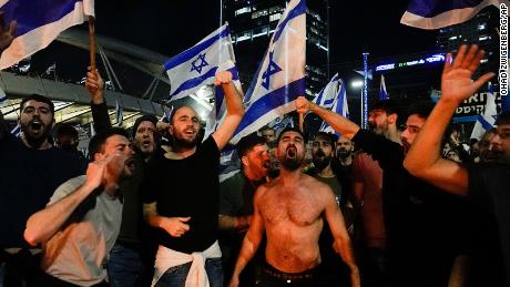 Israelis opposed to Prime Minister Benjamin Netanyahu&#39;s judicial overhaul plan demonstrate in Tel Aviv on March 26, 2023. 