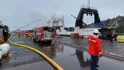 Perintah tempat perlindungan dikeluarkan untuk kawasan kejiranan berhampiran kapal nelayan yang terbakar semasa EPA menjalankan pemantauan udara
