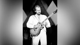 Gitaris jangka panjang ABBA, Lasse Wellander meninggal dunia