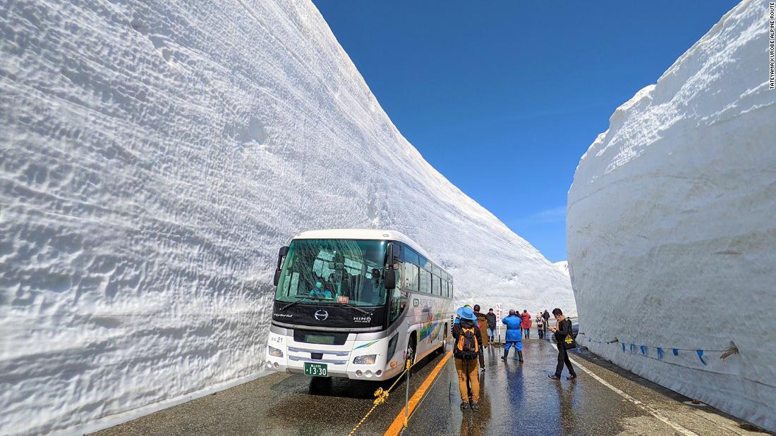 Tateyama Kurobe Alpine Route: Japans 20 Meter tiefer schneebedeckter Pass wird wieder für Besucher geöffnet