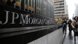 JPMorgan menamatkan kerja jauh untuk pegawai bank kanan