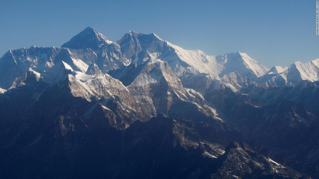 Everest: Nepálští Šerpové zmizí poté, co byli pohřbeni sněhem