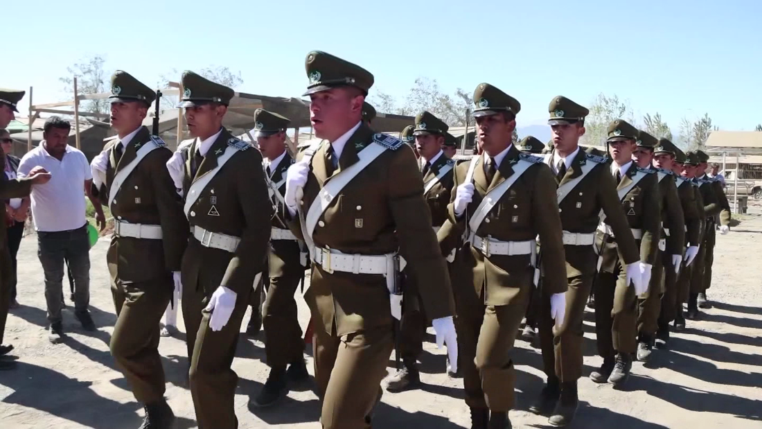 Nueva ley en Chile da m s libertades a carabineros y despierta