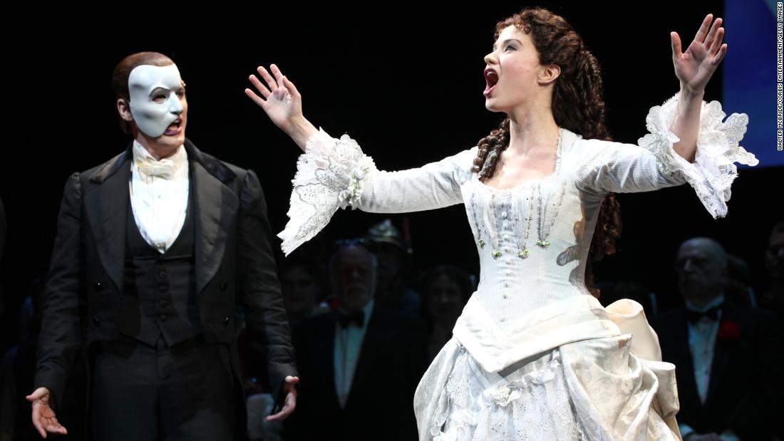 Fans of “Phantom of the Opera” bid farewell to the longest running show on Broadway