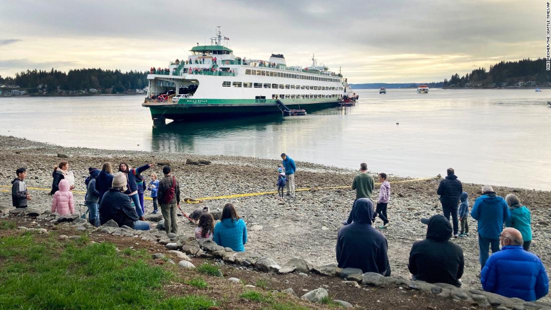 Passenger ferry carrying almost 600 people runs aground in Washington
