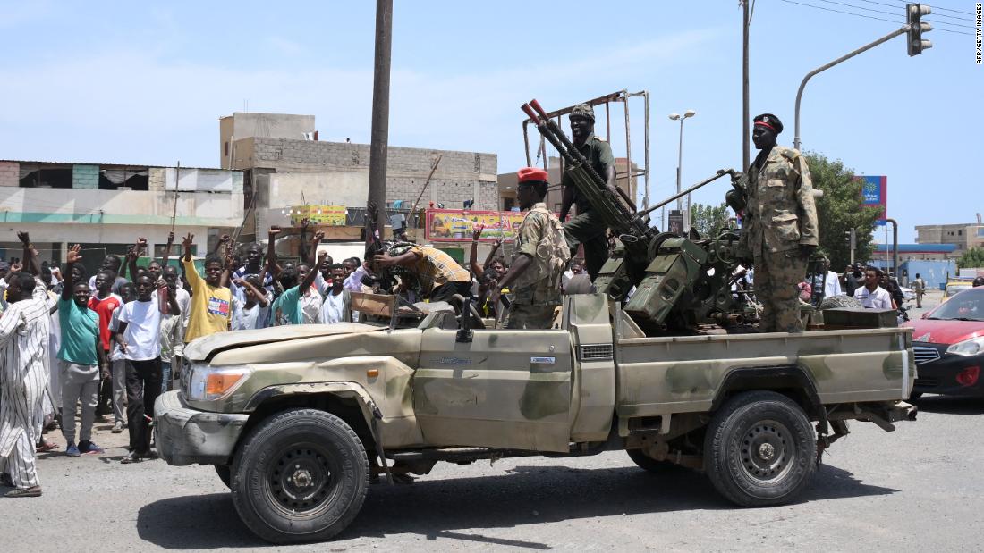 live-updates-sudan-paramilitary-group-and-army-clash-in-third-day-of-fighting