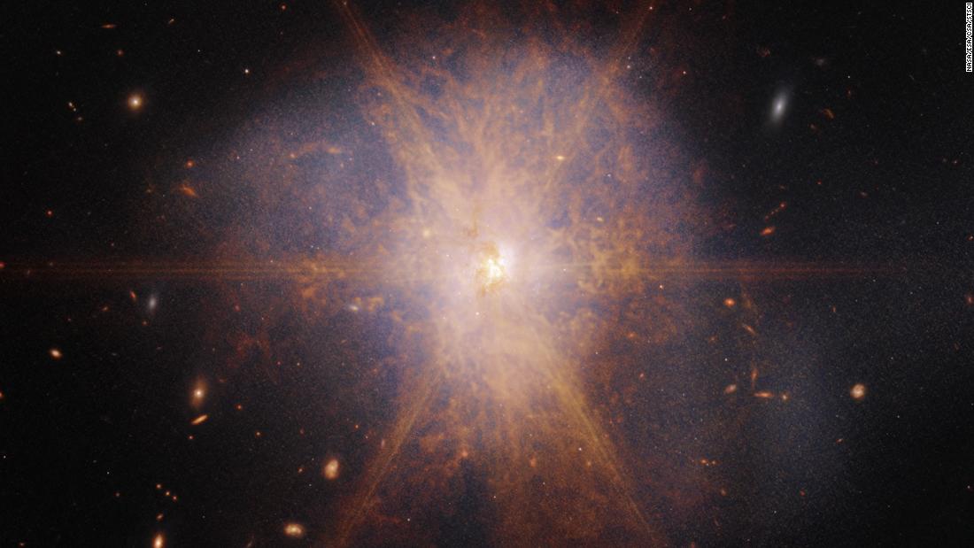 The Webb Telescope captures a glowing starburst as galaxies collide