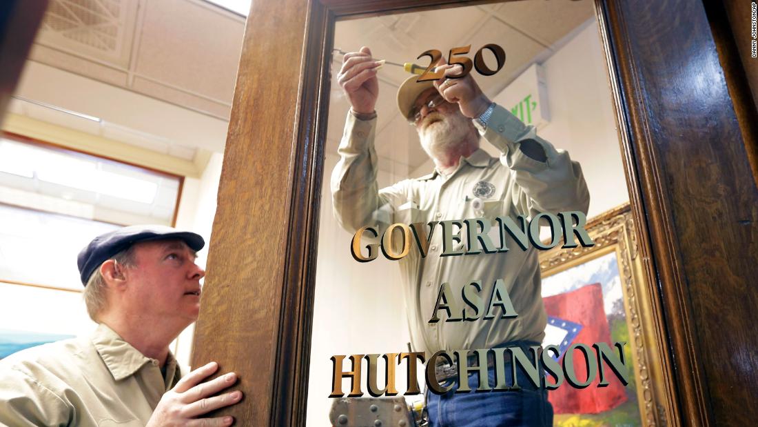 Ronnie Gautney, right, and T.J. Macklin change the glass on the door at the governor&#39;s office in Little Rock in January 2015.
