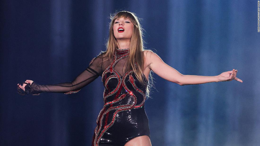 Taylor Swift mengirimkan pesan yang kuat kepada para wanita yang sedang tur