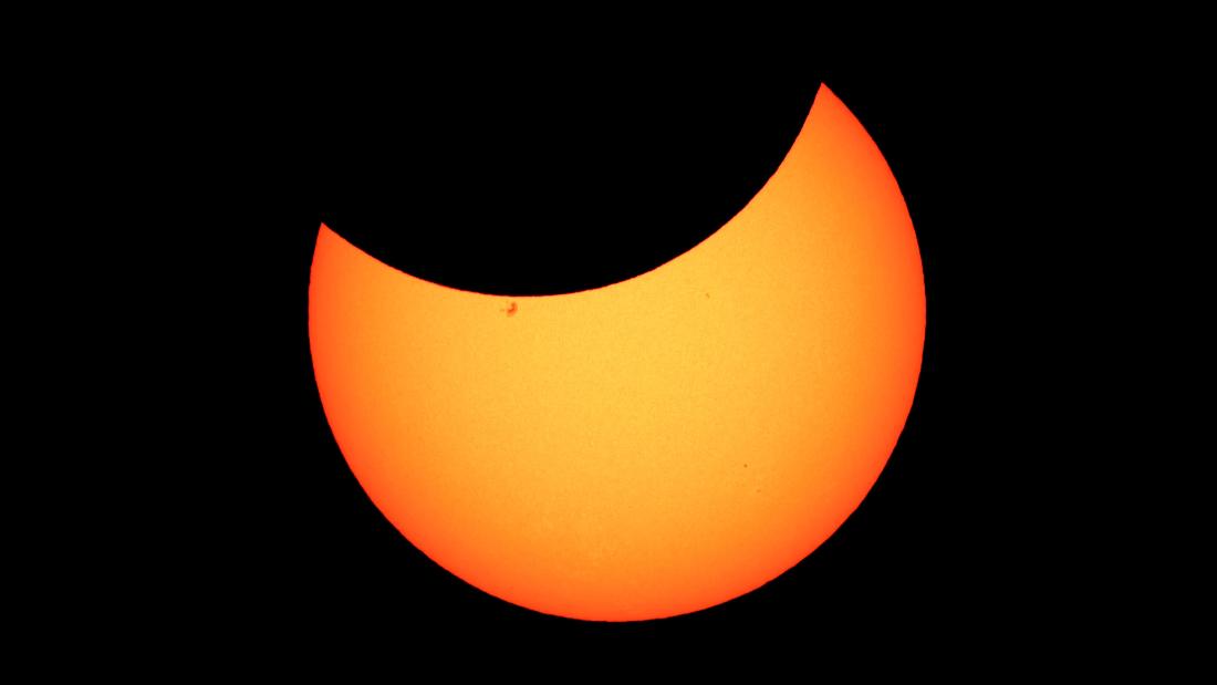 Fenómeno en Australia: descubre cómo se vio el extraño eclipse solar ...