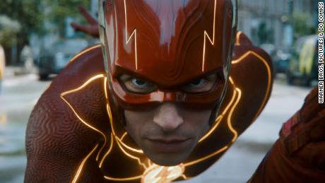 Hollywood Minute: Batman, Supergirl give &#39;The Flash&#39; a hand