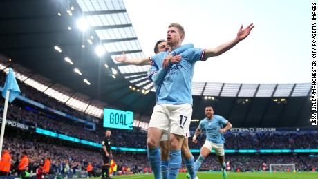 Kevin De Bruyne opened the scoring in Manchester City&#39;s top-of-the-table clash against Arsenal. 