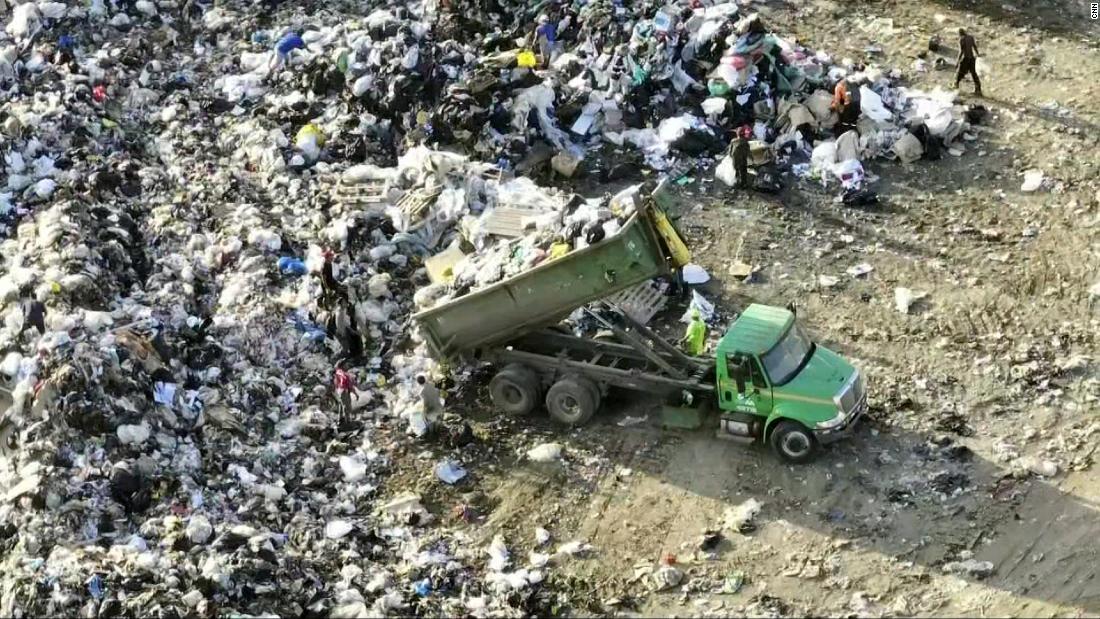 Declaran estado de emergencia ambiental en Panamá - CNN Video