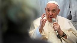 230430182056 pope francis plane presser 0430 hp video Pope Francis cancels meetings due to fever