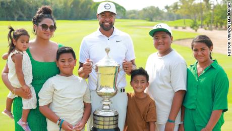 Tony Finau caddies for young sons, just hours after Mexico Open win