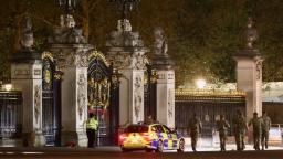 230502203958 uk buckingham palace shotgun arrest intl hnk hp video Man arrested outside Buckingham Palace days before King's coronation