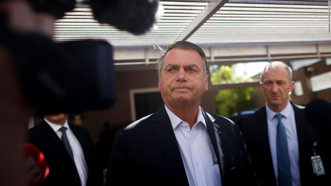 Die brasilianische Polizei durchsucht das Haus des ehemaligen Präsidenten Bolsonaro und verhaftet seinen ehemaligen Assistenten: CNN Brazil