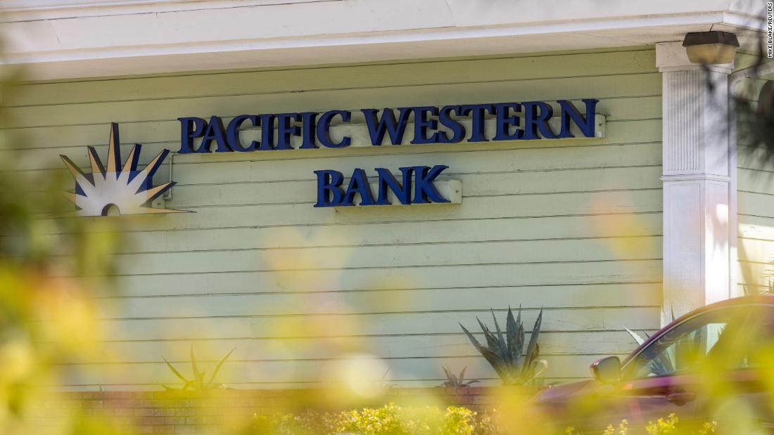 PacWest Bank considera ‘todas las opciones’ mientras las acciones caen más del 50%