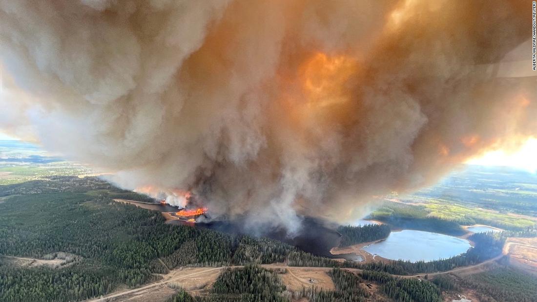 Alberta wildfires Almost 25,000 people in Western Canada evacuated as