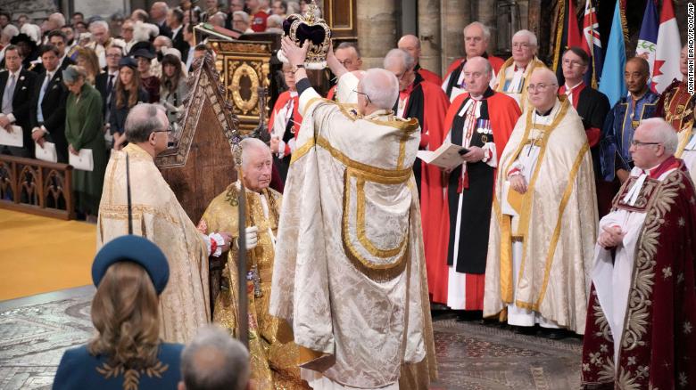 See the moment King Charles III was crowned