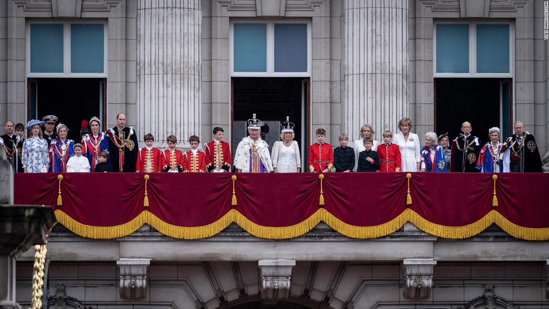 The King and Queen appear on the Buckingham Palace balcony with &lt;a href=&quot;https://www.cnn.com/uk/live-news/king-charles-iii-coronation-ckc-intl-gbr/h_dcb973f7bd4018889eb1a3926ad669ad&quot; target=&quot;_blank&quot;&gt;various members of the royal family&lt;/a&gt; following their coronation.
