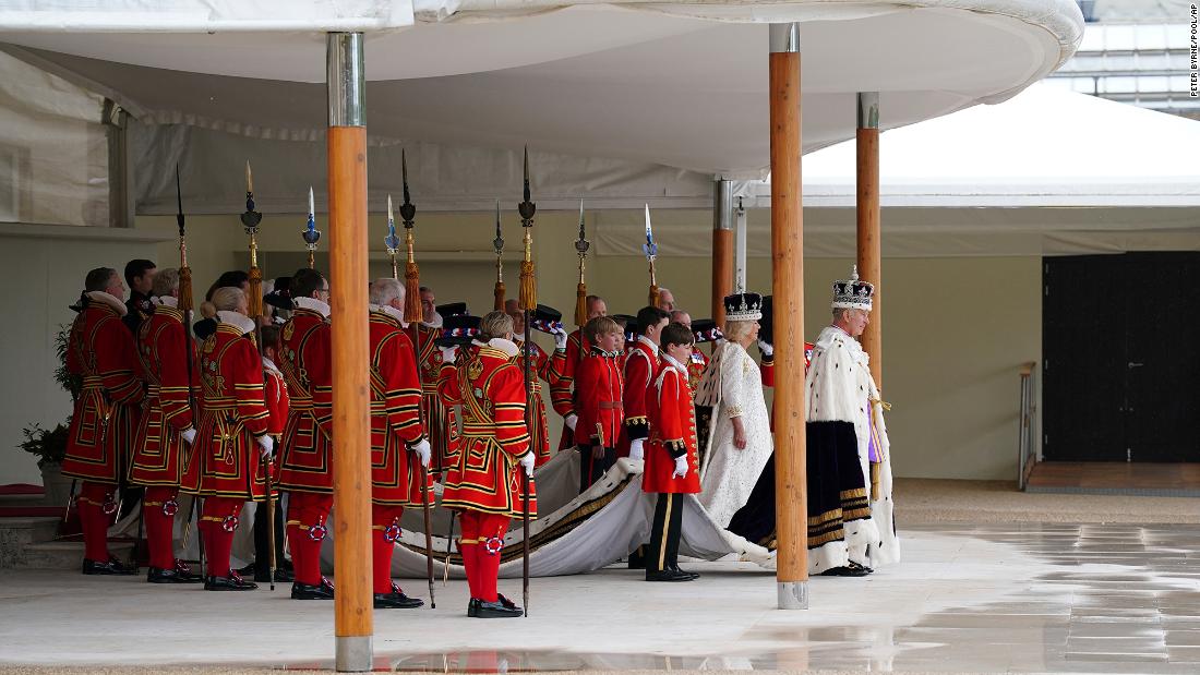 The King and Queen arrive at the palace to receive a &lt;a href=&quot;https://www.cnn.com/uk/live-news/king-charles-iii-coronation-ckc-intl-gbr/h_72296ae1e68f2f1709fe7c38b007aeb4&quot; target=&quot;_blank&quot;&gt;royal salute&lt;/a&gt; from members of the military.