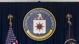 Une victime qui prétend avoir été agressée sexuellement au siège de la CIA poursuit l'agence d'espionnage l'accusant d'intimidation