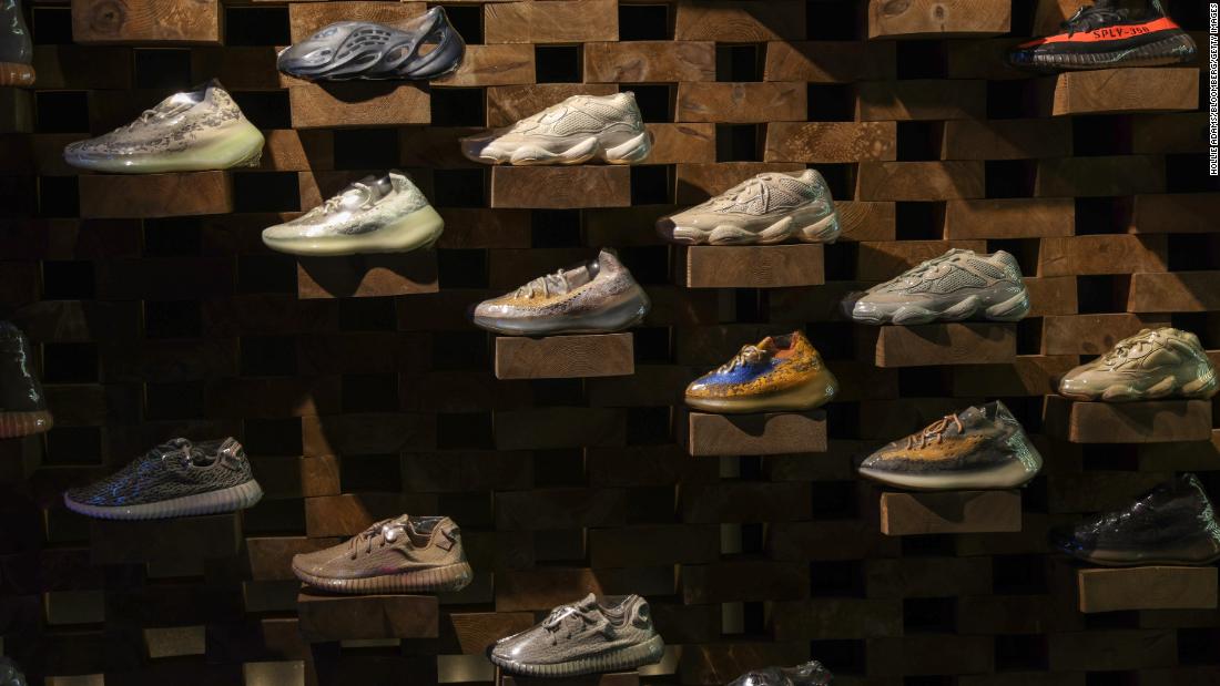 Adidas w końcu będzie sprzedawał buty Yeezy
