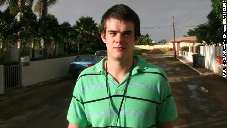 Joran van der Sloot walks in December 2007 to a supermarket near his parents&#39; house in Aruba after he is released from prison.