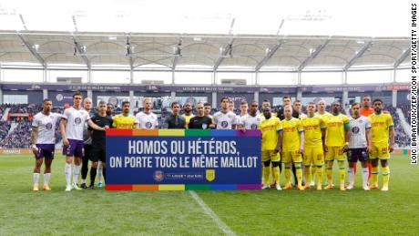 Toulouse and Nantes players pose with an anti-homophobia banner ahead of the game on May 14.