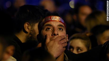 A supporter of Kemal Kilicdaroglu, presidential candidate of Turkey&#39;s main opposition alliance, reacts during a rally as voters await election results in Ankara on May 14, 2023. 