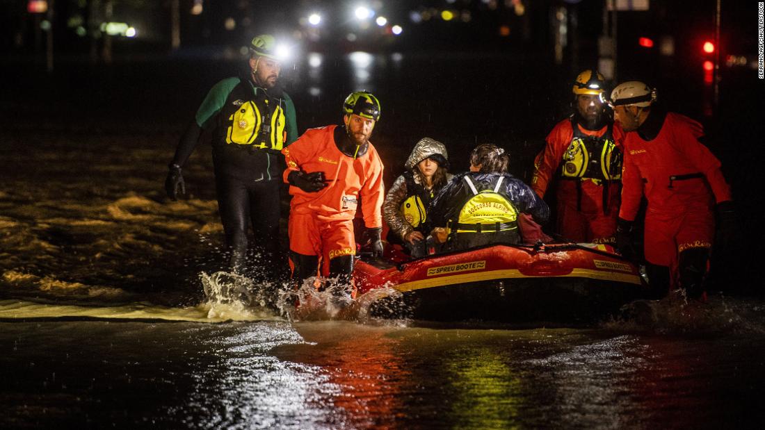 Inundaciones y deslizamientos de tierra en Italia dejan al menos 8 ...