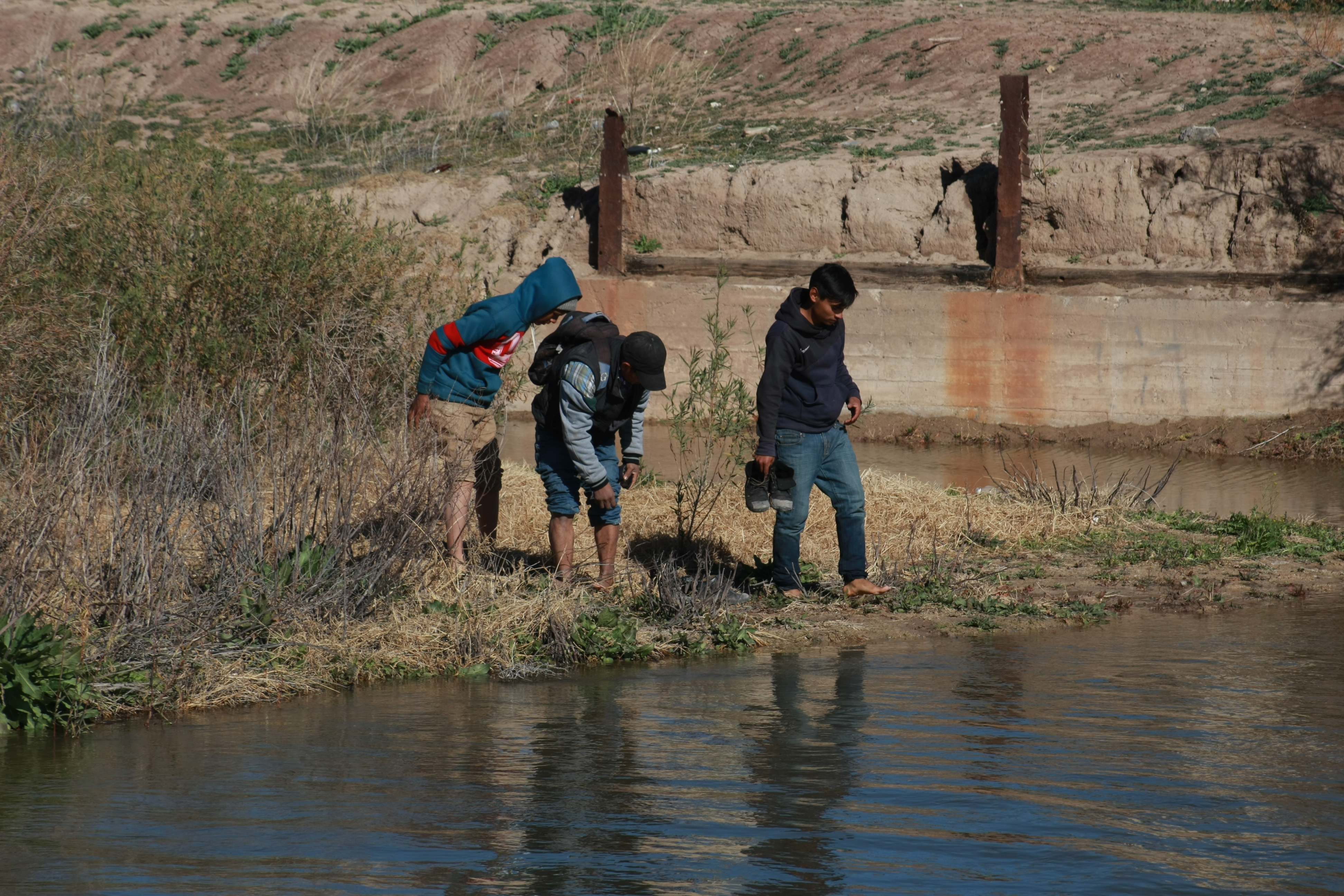 El río Point Wolfe pasa a través de un desfiladero boscoso, hacia