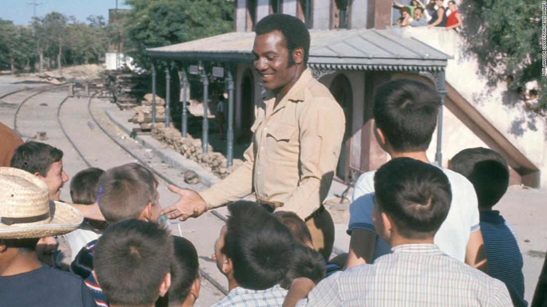 Brown meets with children in Madrid while on the set of the 1969 film &quot;100 Rifles.&quot;